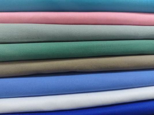 防水抗錠剤 100% ポリエステル トワイル 布 作業服 布 布 カスタマイズされた色