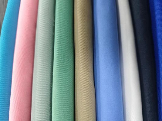 防水抗錠剤 100% ポリエステル トワイル 布 作業服 布 布 カスタマイズされた色