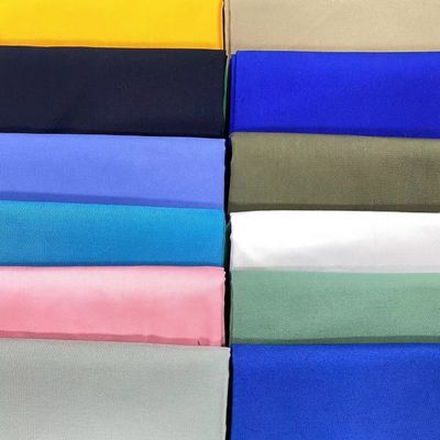 青島貿易 耐久性のある労働服のユニフォームのための防水ポリコットンリップストップ布