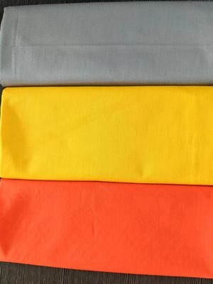 Whosale 40-60GSM 63D*63D ポリエステル内膜 210T カスタマイズされた色でタフェタ布